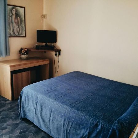 Hotel One Via Roma, 82 Altopascio Bagian luar foto