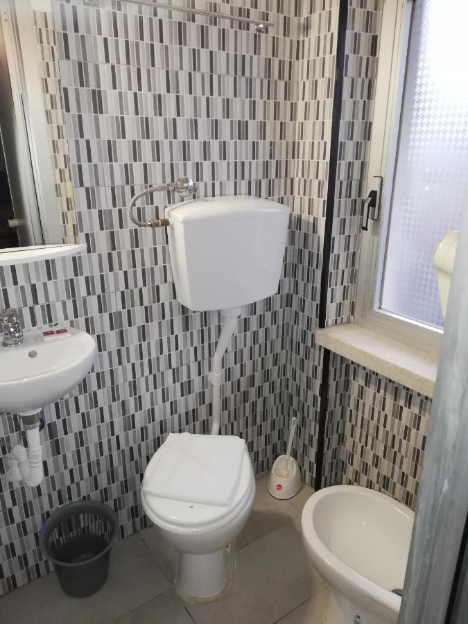 Hotel One Via Roma, 82 Altopascio Bagian luar foto