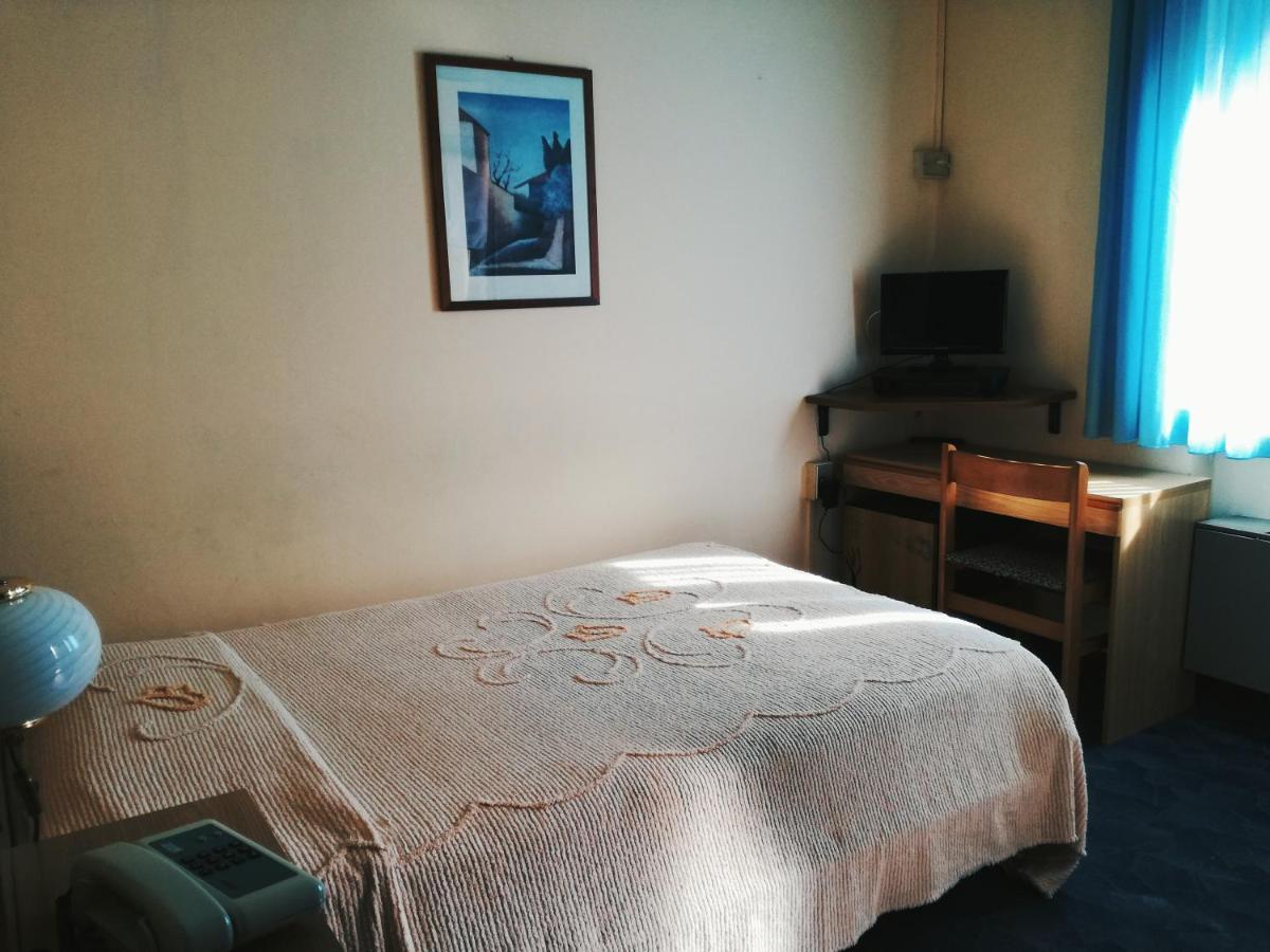 Hotel One Via Roma, 82 Altopascio Bagian luar foto