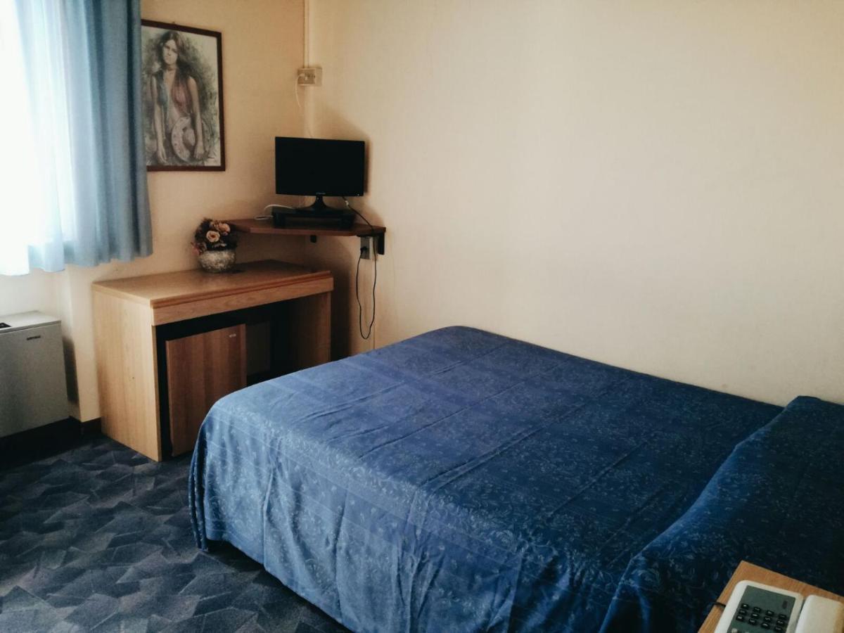 Hotel One Via Roma, 82 Altopascio Bagian luar foto